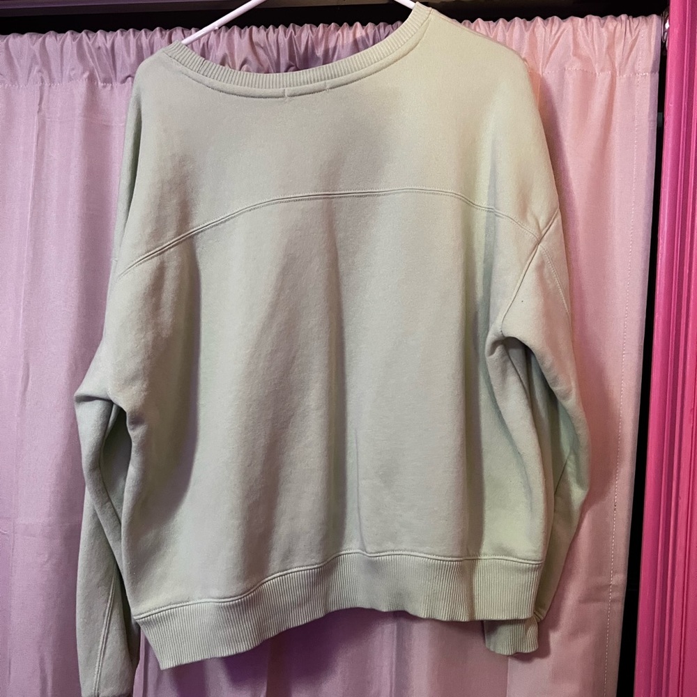 Light green sweat shirt